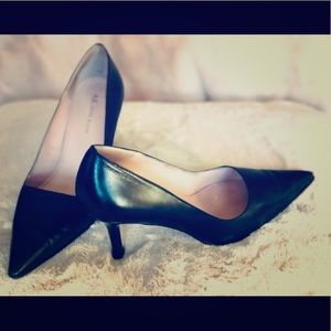 Anne Klein
Black leather high heel pump